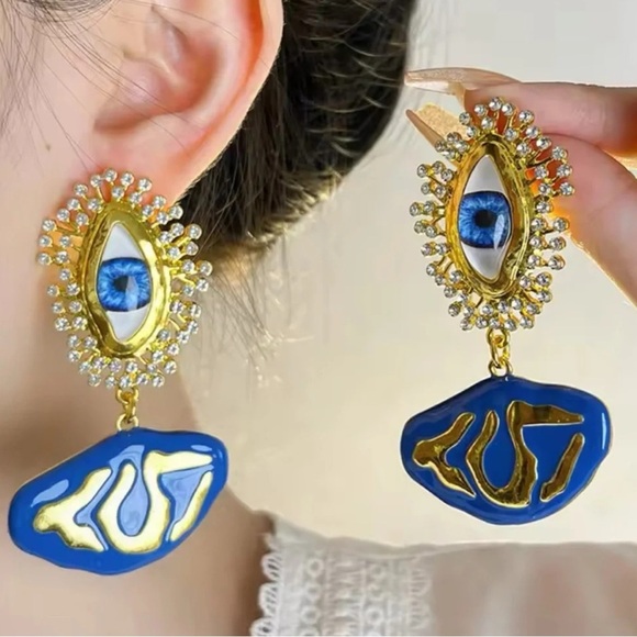 Baroque Guardians of Azure The Mystical Eye Blue Crystal Earrings - Picture 1 of 14